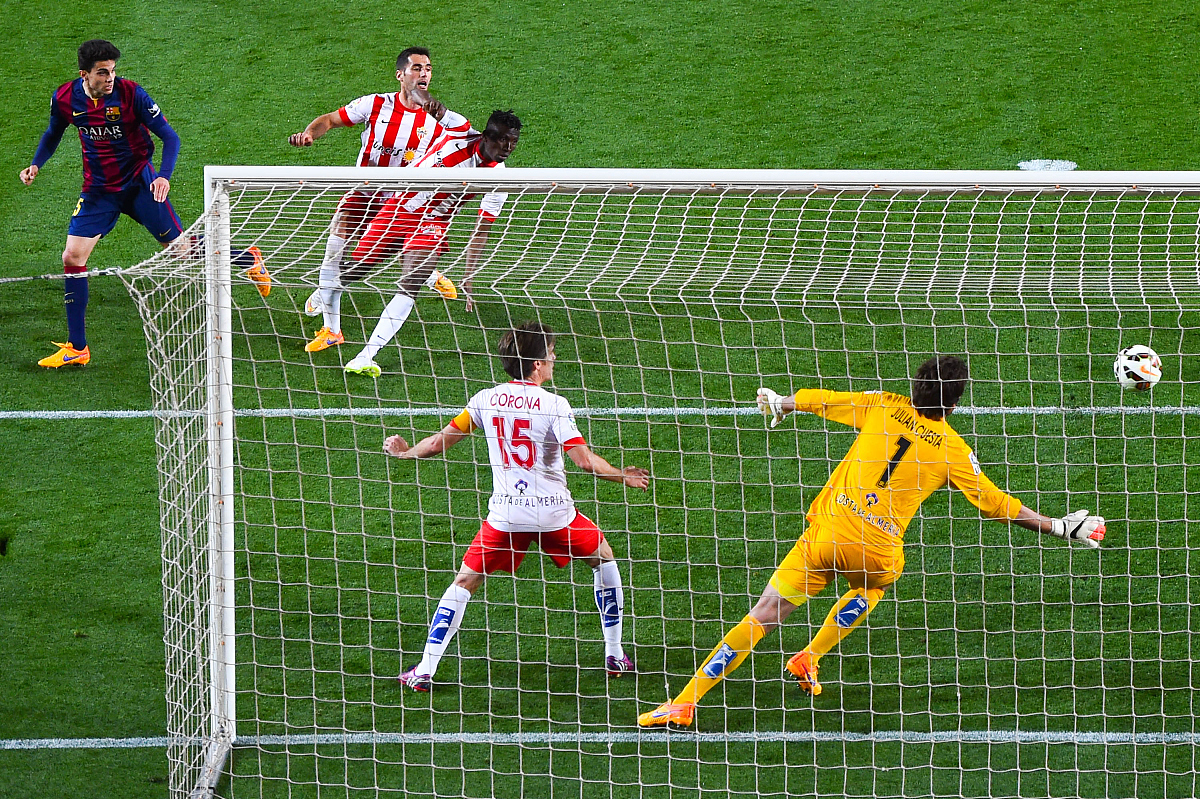 包含匈牙利球队在比赛中展现出坚韧不拔的精神，将胜利紧紧抓在手中的词条