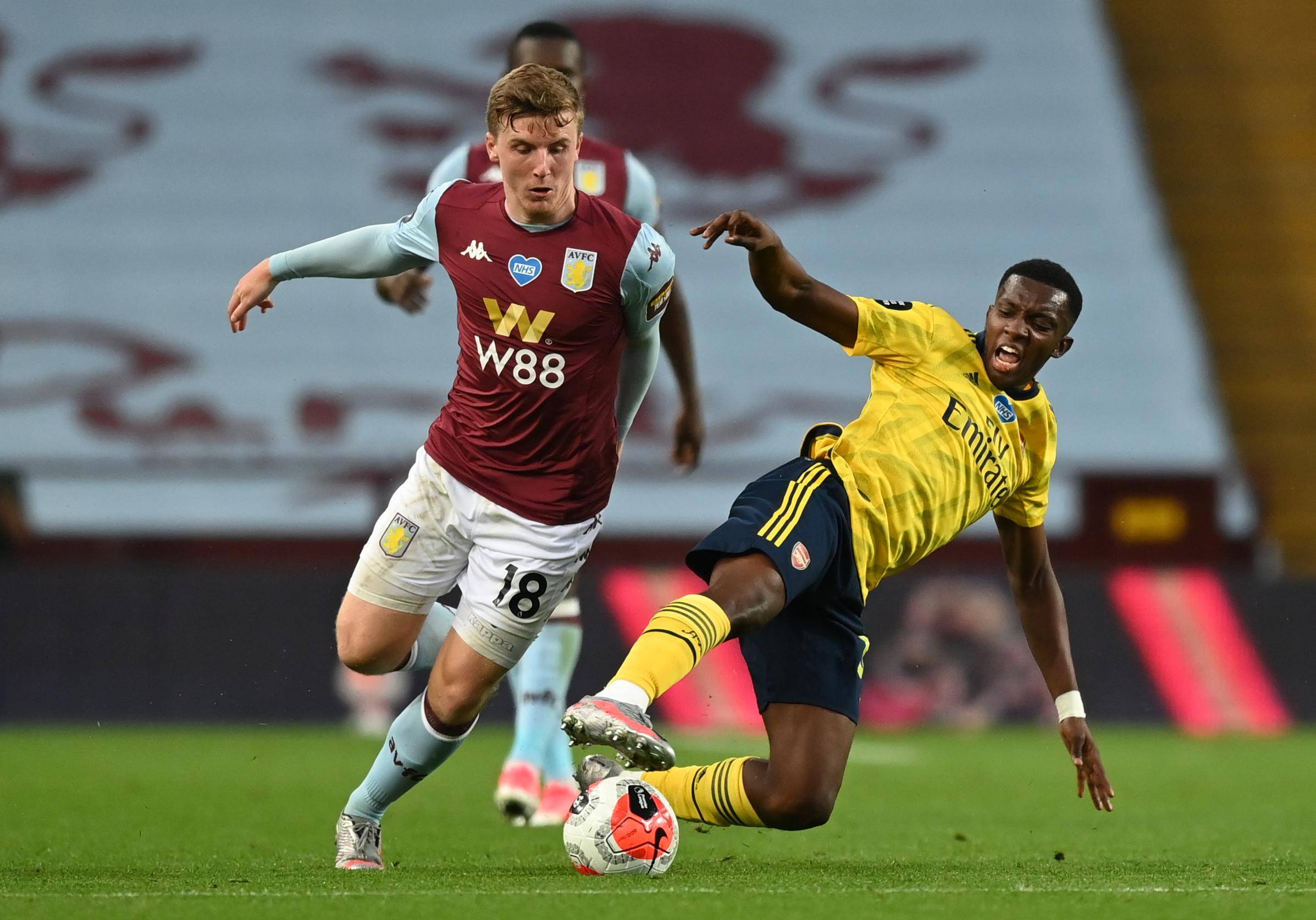 星空体育官网登录网址-包含热刺客场战胜维拉，继续保持卫冕冠军势头的词条