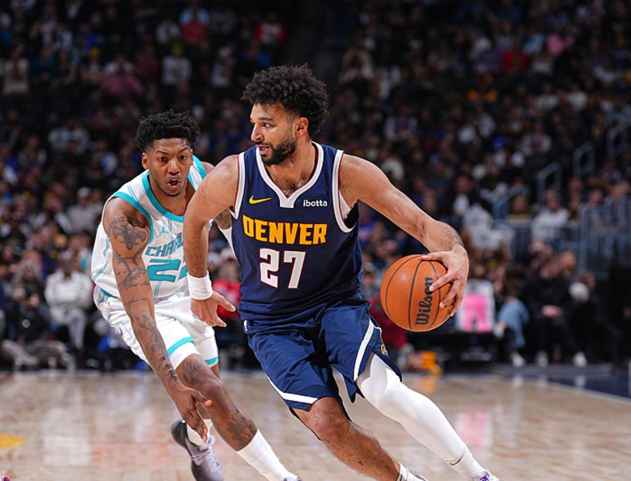 爵士艰难击败掘金，保持不败之身