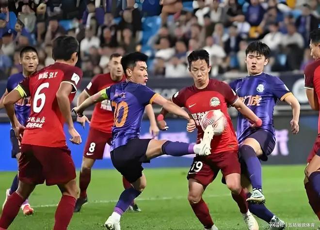 包含中超联赛球员表现全面出色，技战术配合默契的词条