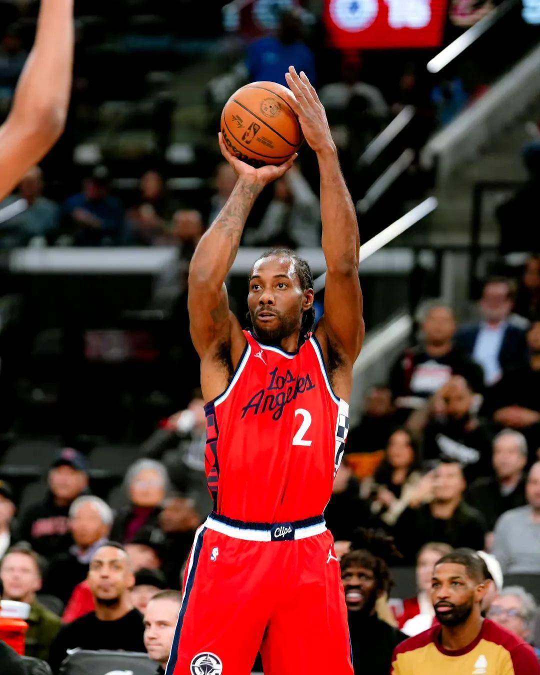 包含尼克斯主场爆冷击败快船，豪取一场胜利的词条