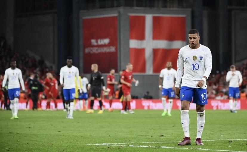 欧洲杯预选赛热火交锋，球迷热情高涨