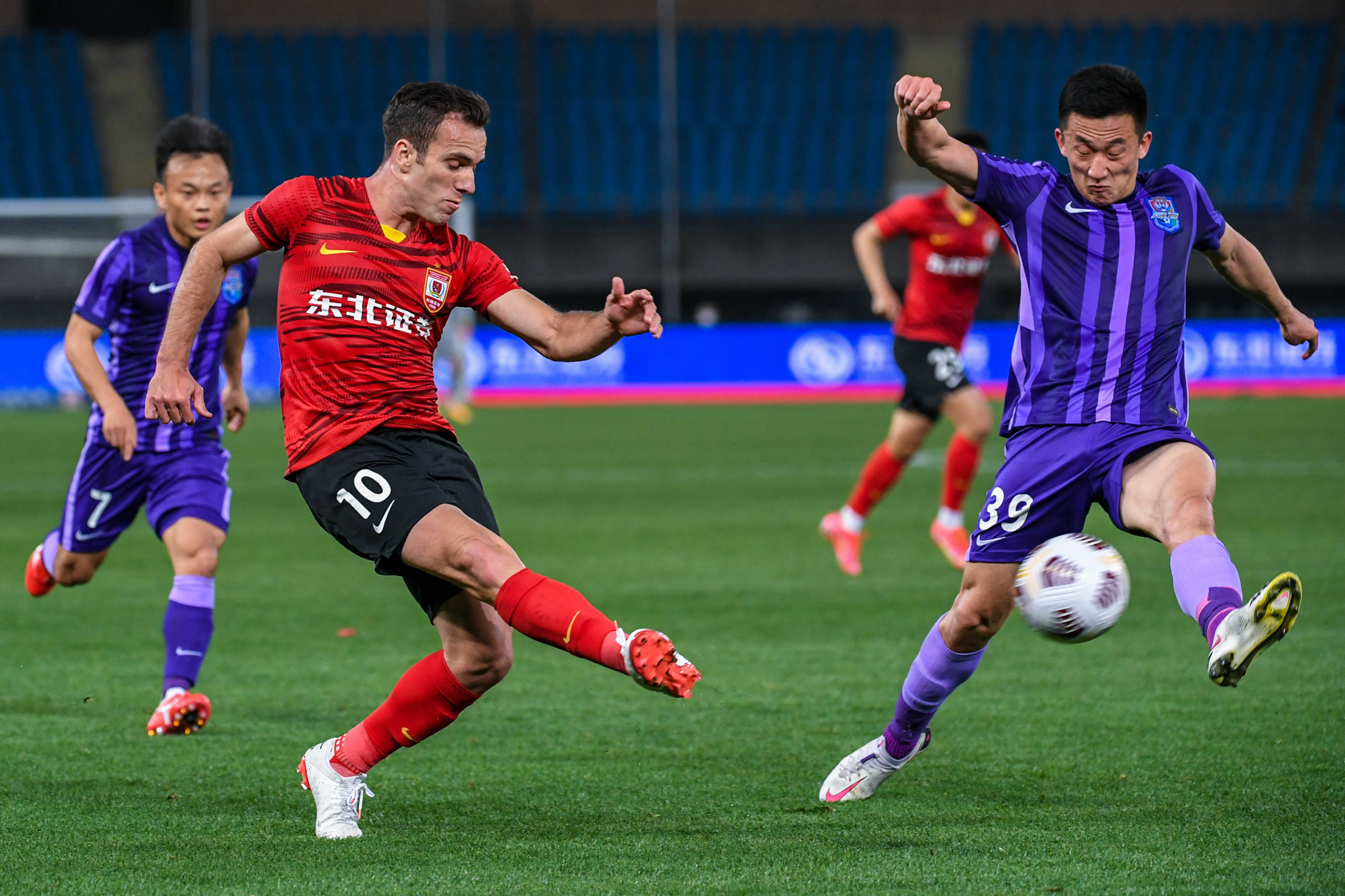 延边富德客场战平长春亚泰，保持不败