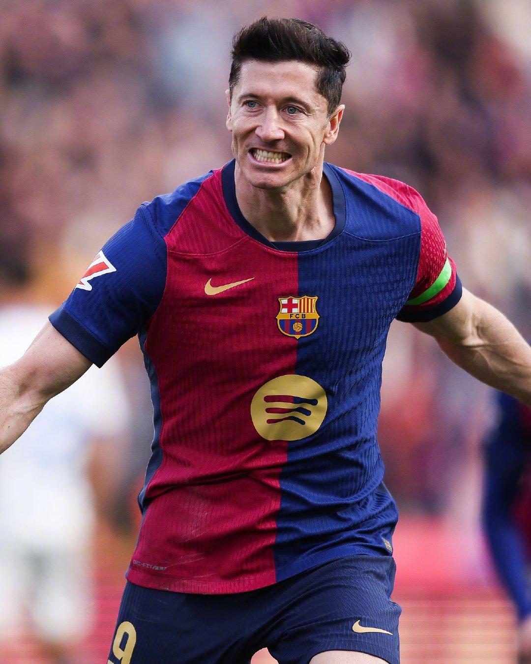 星空体育登录-皇马官方确认莱万多夫斯基加盟，刷新西甲转会纪录的简单介绍