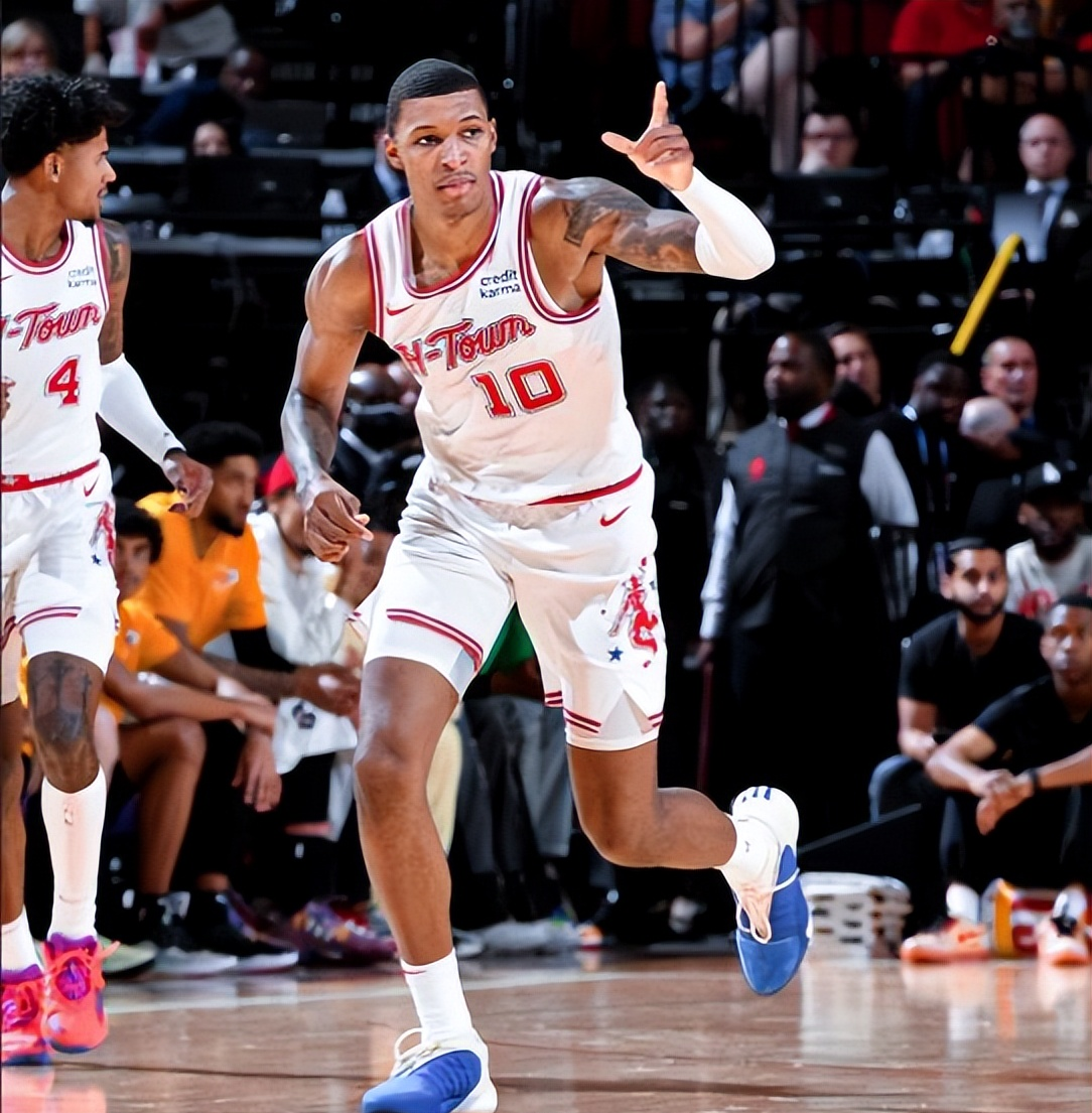 火箭主场击败黄蜂晋级下一轮