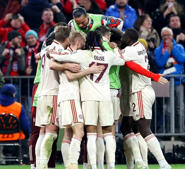 星空体育入口-拜仁慕尼黑主场击败对手，德甲夺冠领跑