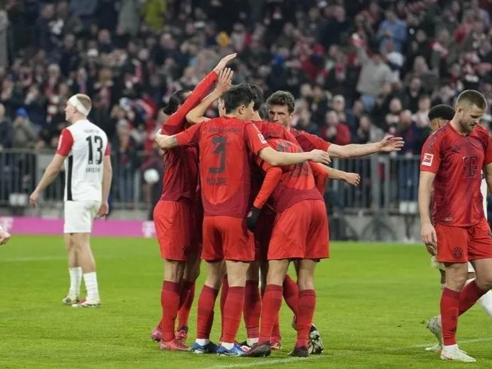 拜仁慕尼黑主场击败对手，德甲夺冠领跑