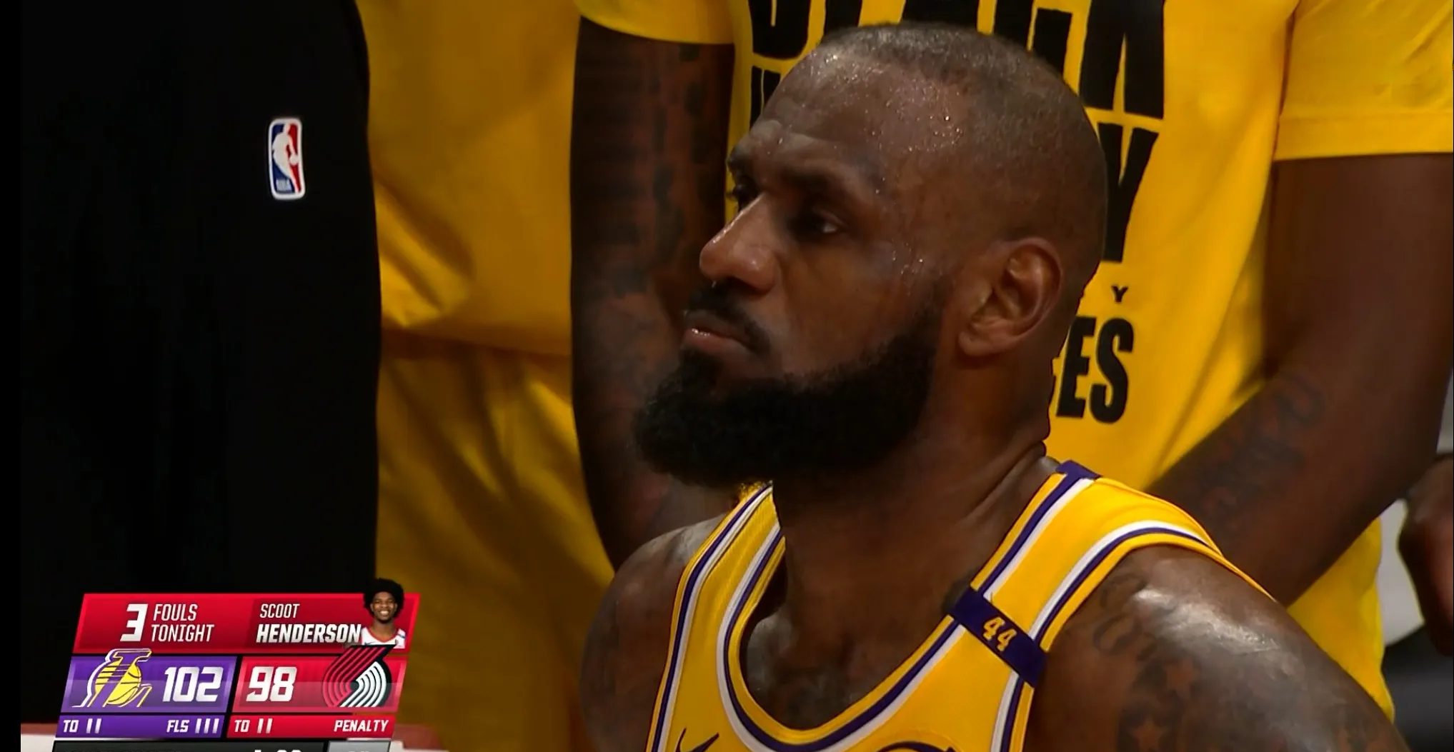 詹姆斯单节15分,湖人胜开拓者 詹姆斯单节15分,湖人胜开拓者