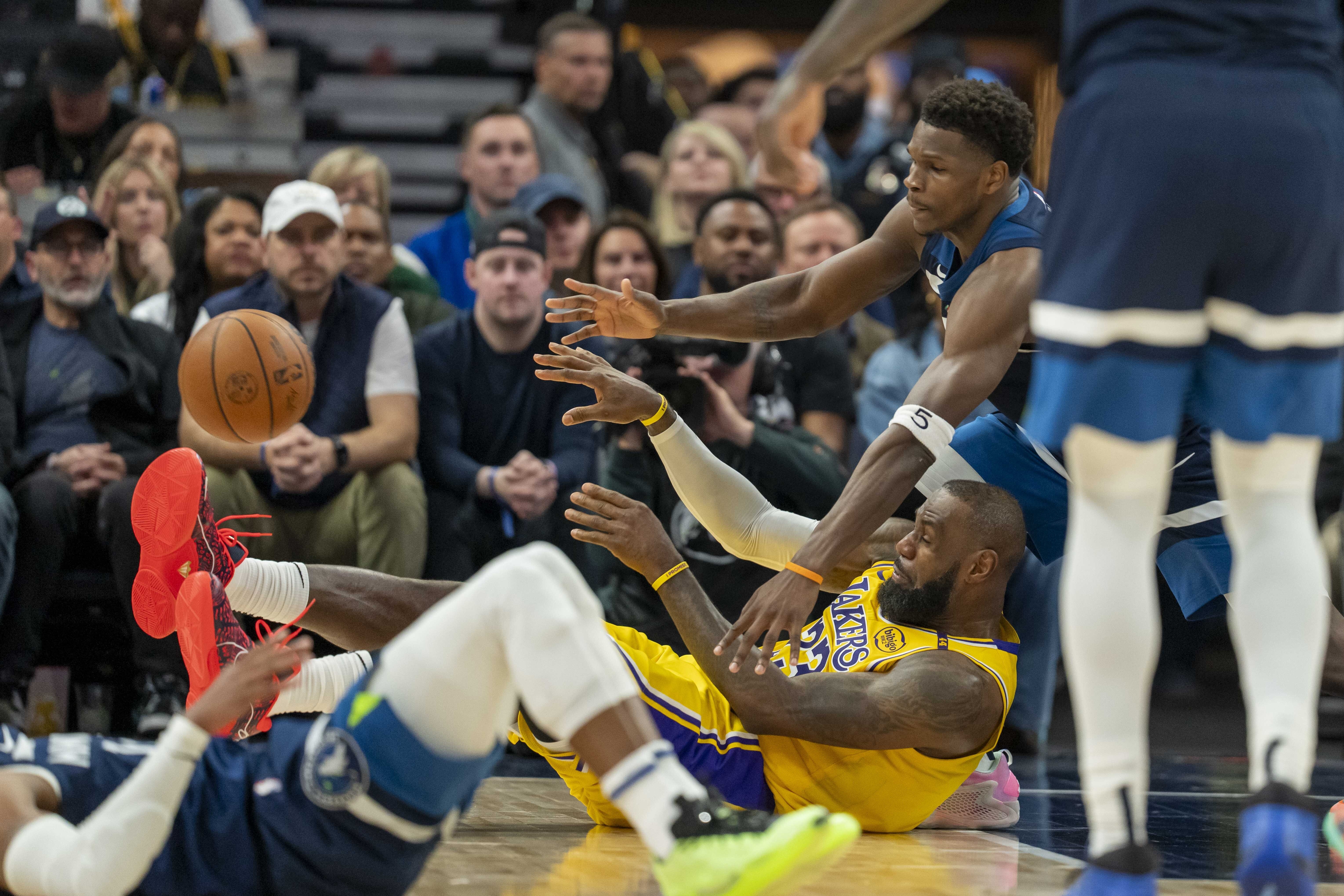 星空体育入口-包含步行者战胜黄蜂，将系列赛比分扳平为1-1的词条