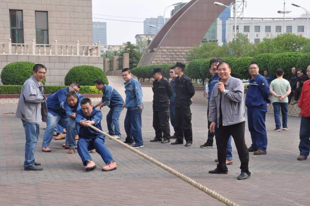 白俄罗斯选手奋勇拼搏,夺冠耀眼 白俄罗斯选手奋勇拼搏,夺冠耀眼