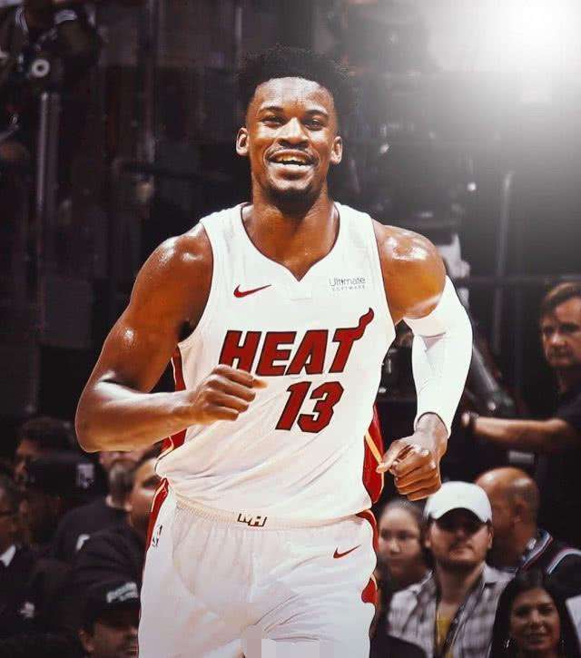 火箭队球员理查德森准确三分助攻连胜