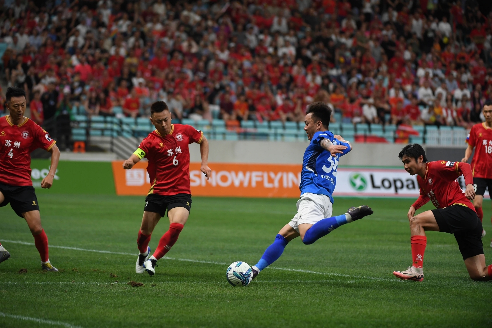 星空体育竞技-国内职业足球赛事争夺激烈客场取胜成主旋律的简单介绍